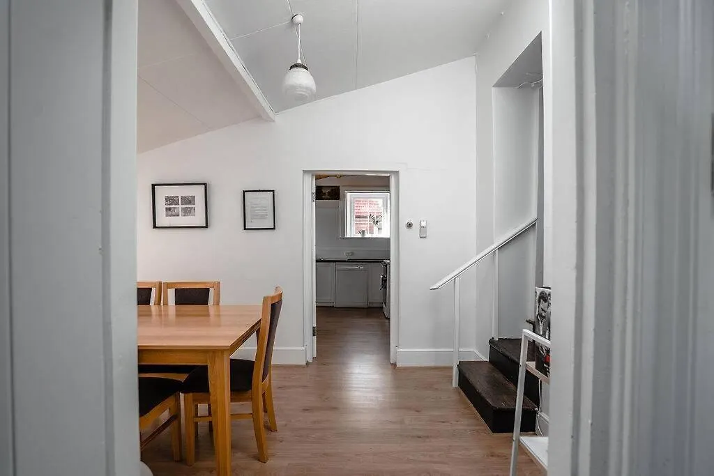 Berwick Cottage And Studio Hobart