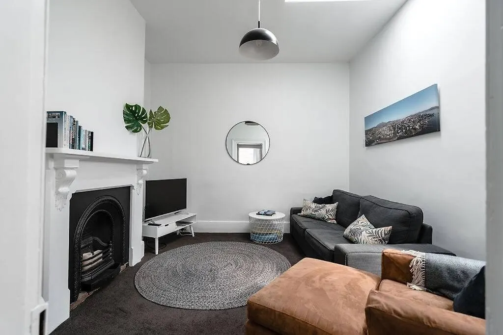 Berwick Cottage And Studio Hobart